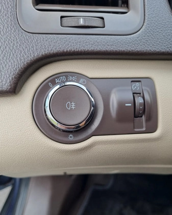 Opel Insignia cena 23900 przebieg: 240000, rok produkcji 2009 z Gniezno małe 232